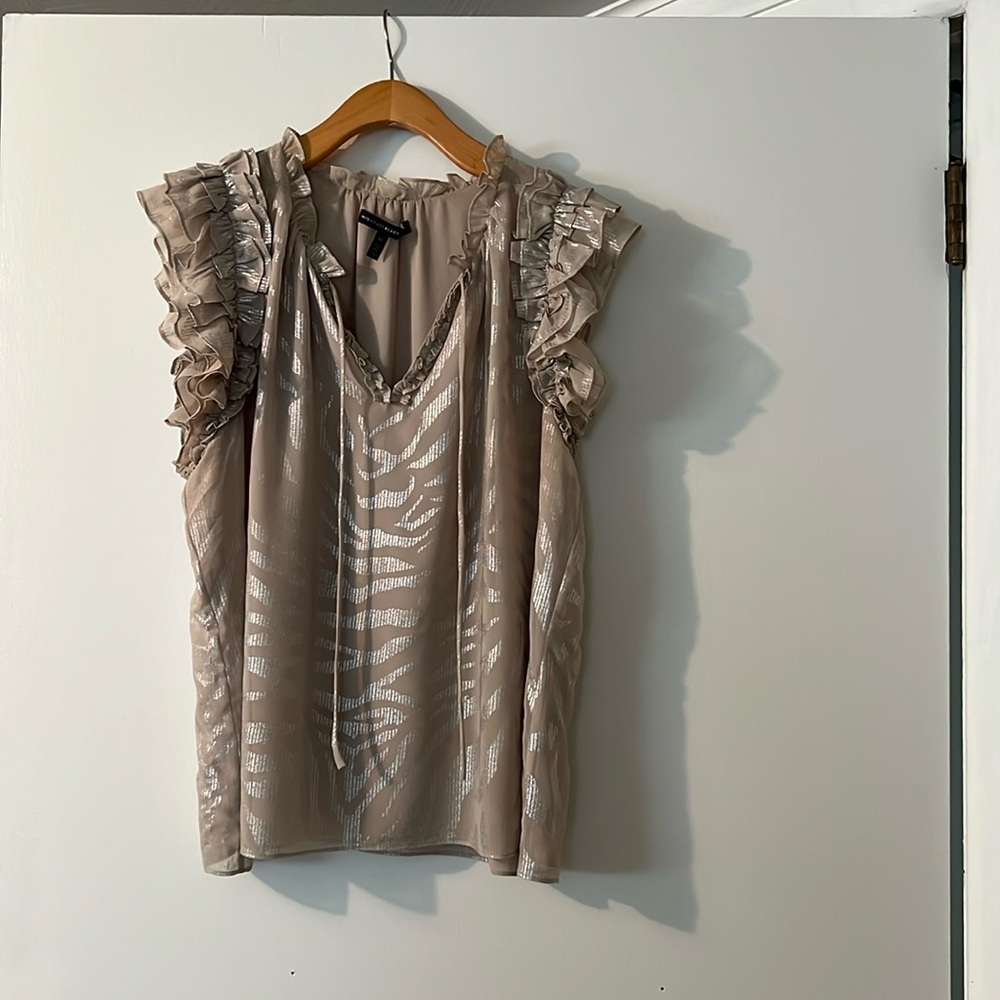 Cap sleeve/ sleeveless blouse